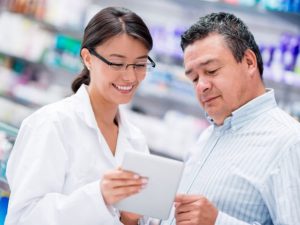 pharmacist helping patient with OA